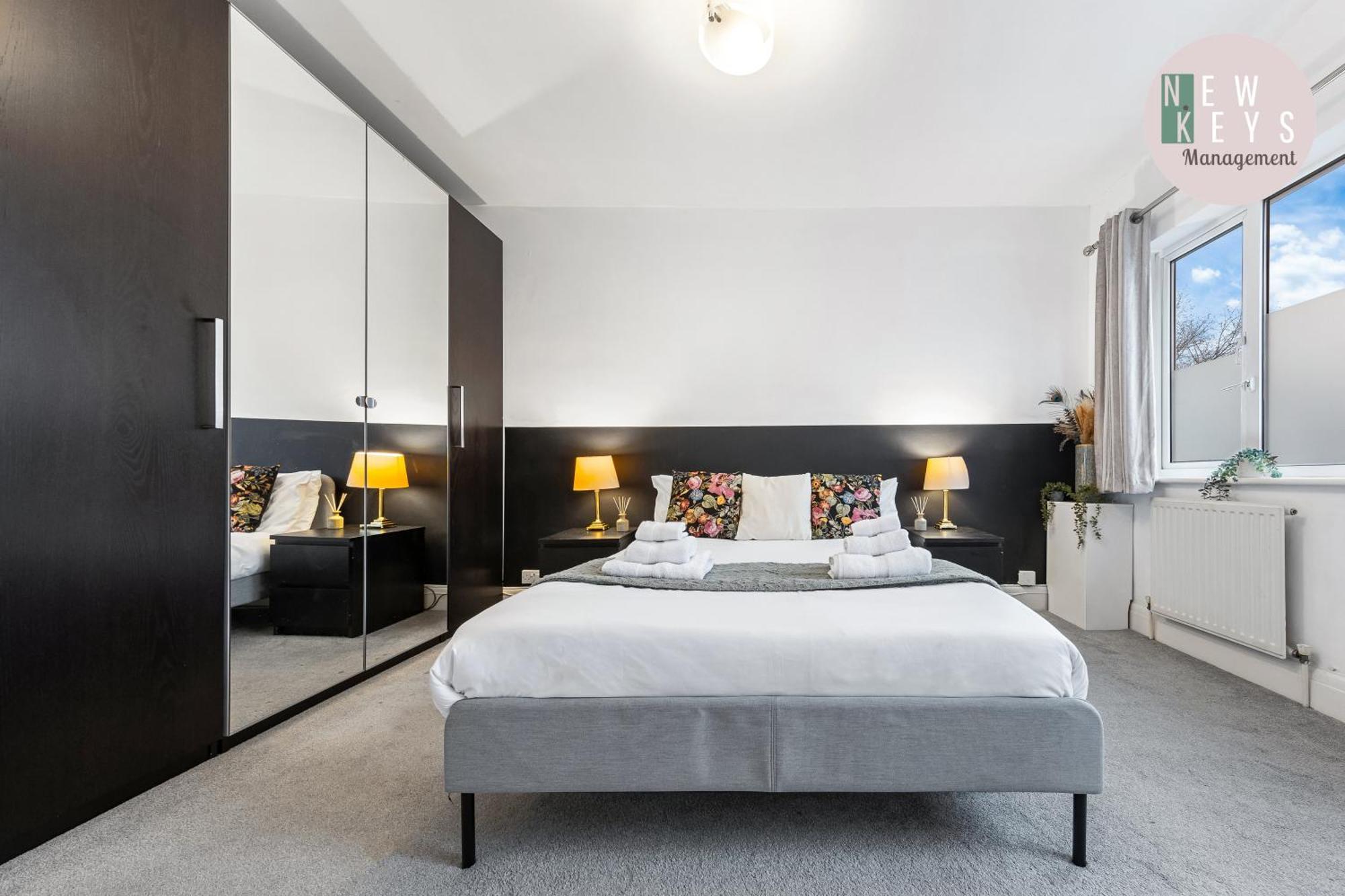 Powdermill Apartment Hanworth